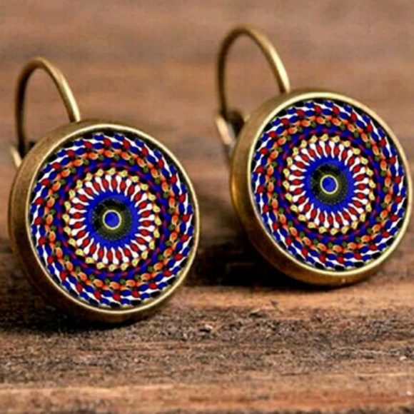 Jewelry - 🎀 3/$22 🎀  Round Vintage Earrings